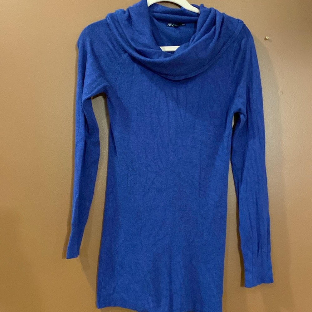 SWS ladies Cowl neck sweater in size medium. Beautiful deep blue color.
